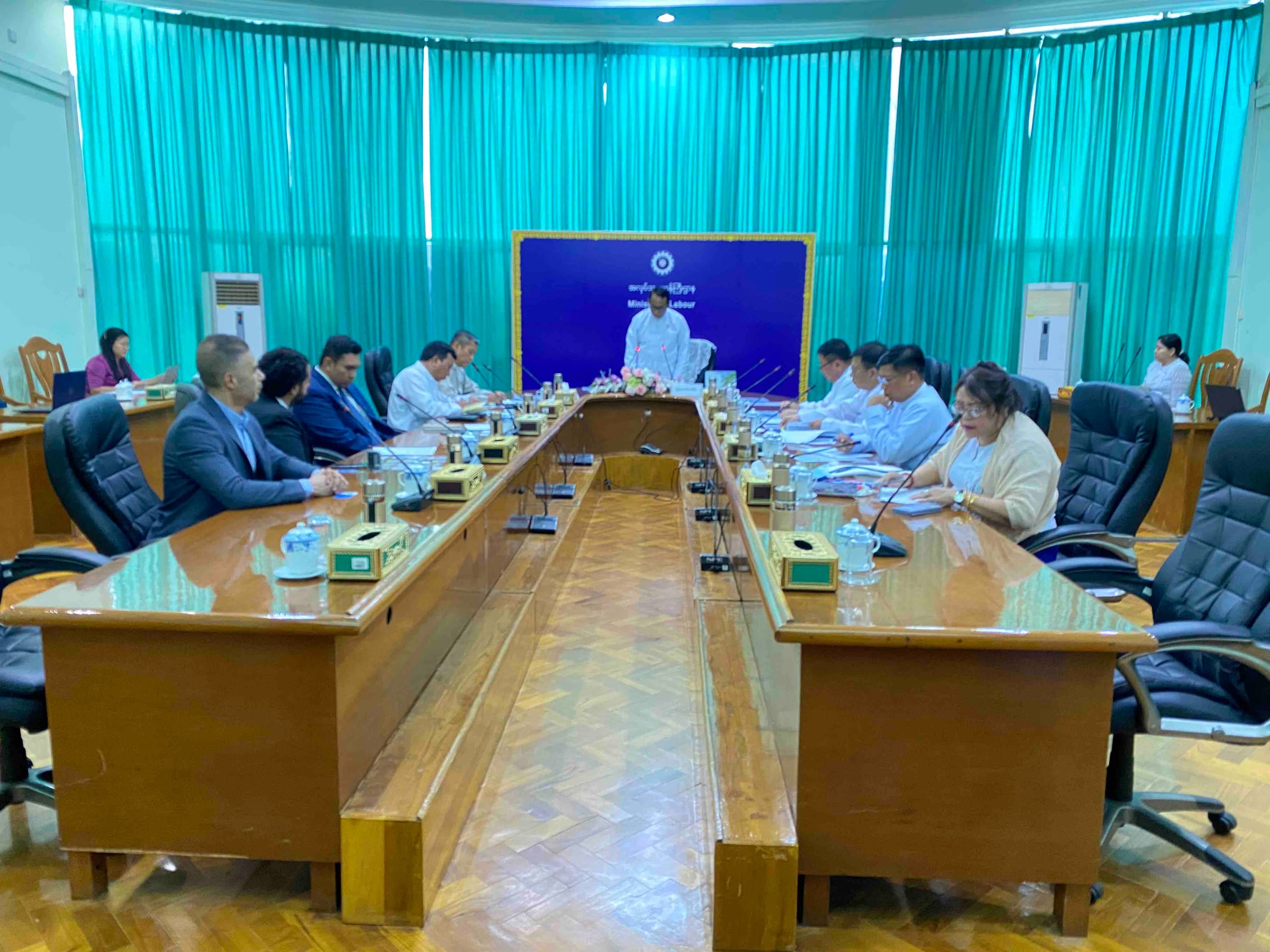 Ministry of Labour boardroom, delegation in session
